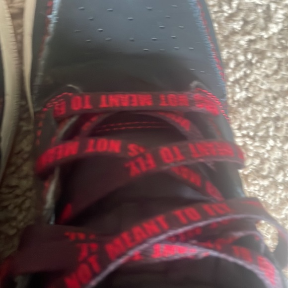 Jordan 1 red and black but wit no box - Picture 7 of 17